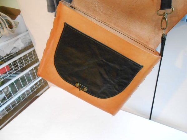 Windsor Messenger Bag - Image 10