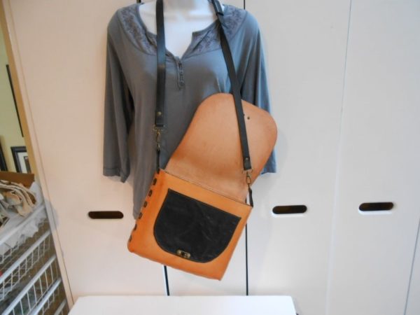 Windsor Messenger Bag - Image 11